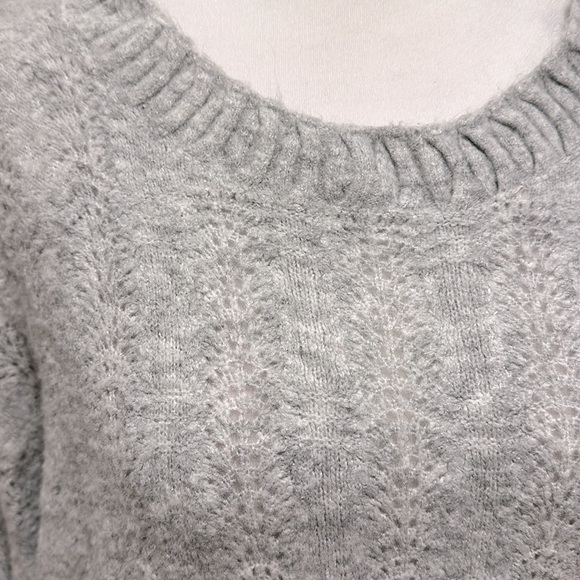 Hinge open back sweater - Picture 2 of 4